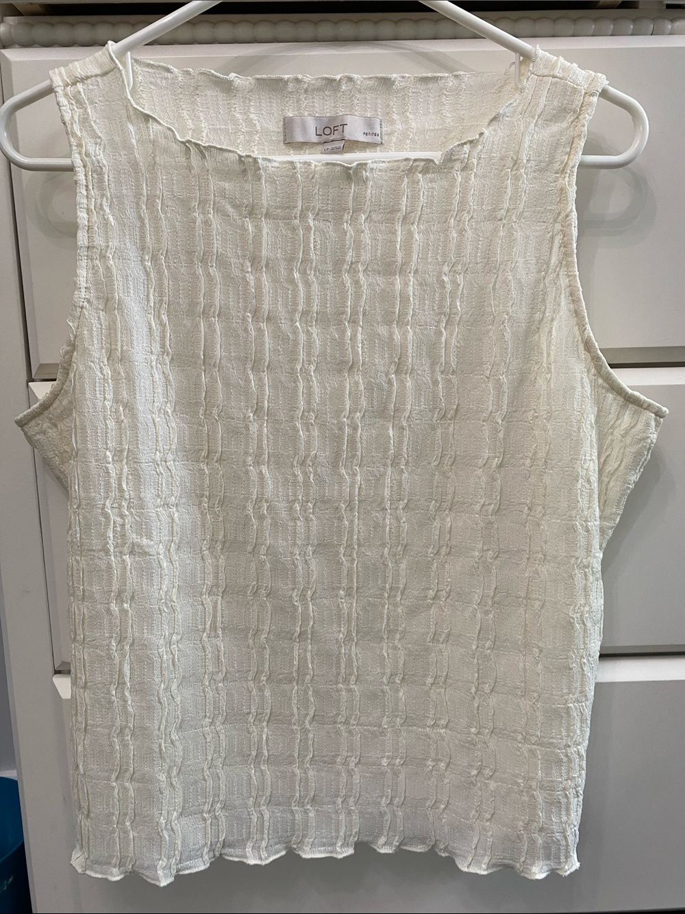 LOFT Beautiful Cream Textured Sleeveless Tank Top. LP.